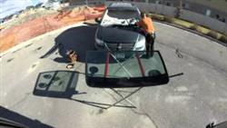 Dodge Caravan 4 windshield replacement