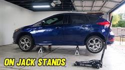 Where to put the jack on a Ford Focus 2