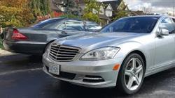What is the difference between mercedes w221 and v221